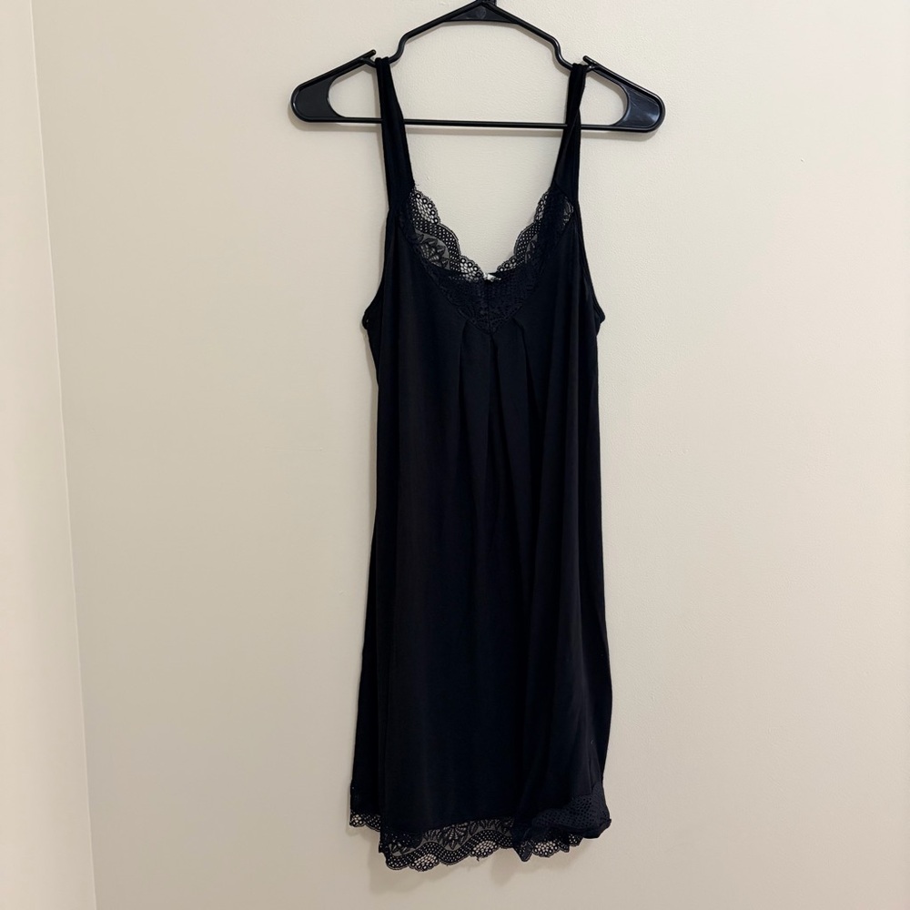 Chic Black Lace-Trimmed Chemise Sleep Dress Women’s Medium